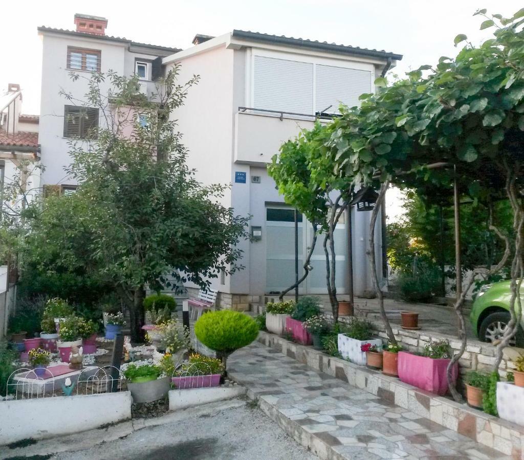 Apartments Zufic Štinjan Esterno foto